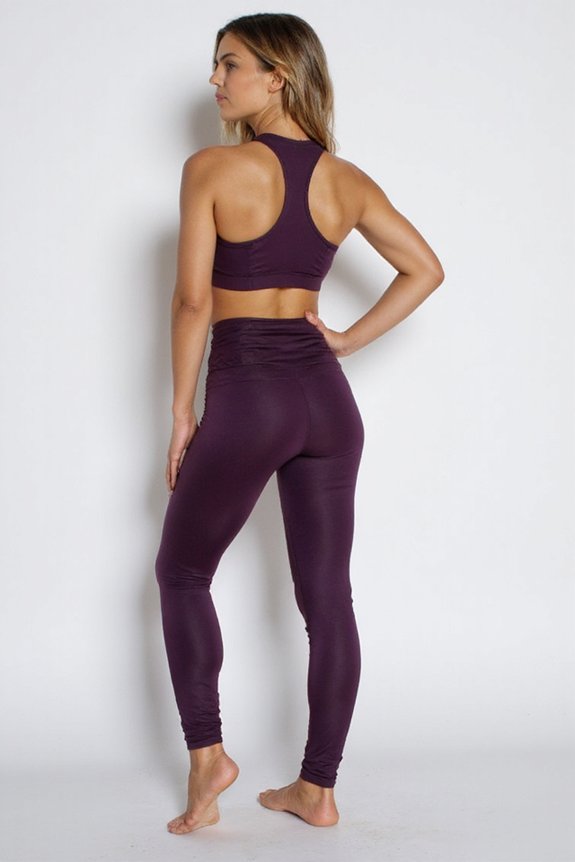 bold scrunch leggings accentuate curves
