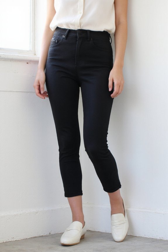 flattering high waisted cropped leggings